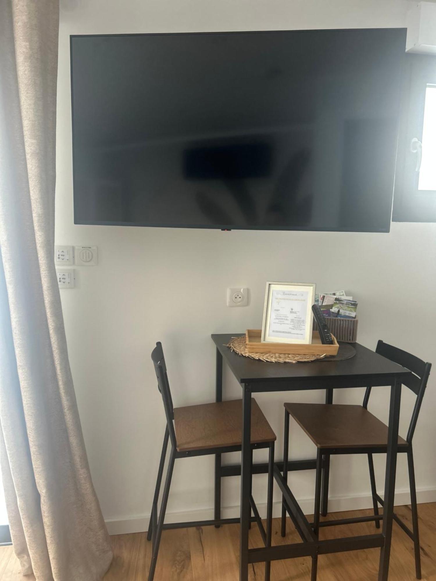 Appartement Prestige Avec Terrasse Le Chene Dore Au Coeur Du Centre Touristique Cite Des Loisirs 200 M Du Galaxie,face Au Snowworld Parking Gratuit Privatif Amnéville